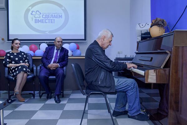 Замечательно справились: в РЦНК наградили победителей конкурса Наши герои Замечательно справились: в РЦНК наградили победителей конкурса Наши герои - Sputnik Армения