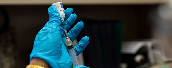 Медсестра готовит вакцину против кори, паротита и краснухи. Архивное фото - Sputnik Արմենիա