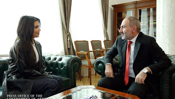 Премьер-министр Никол Пашинян встретился с Ким Кардашьян (9 октября 2019). Еревaн - Sputnik Армения
