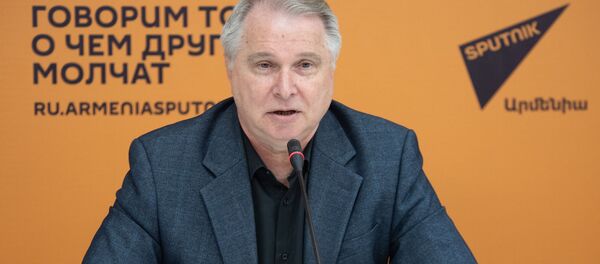 Александр Цинкер на пресс-конференции по теме армяно-израильских отношений (10 октября 2019). Еревaн Александр Цинкер на пресс-конференции по теме армяно-израильских отношений (10 октября 2019). Еревaн - Sputnik Армения