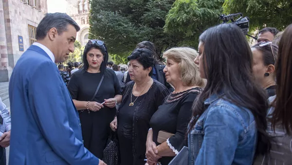 Акция протеста перед Домом правительства (10 октября 2019). Еревaн - Sputnik Армения