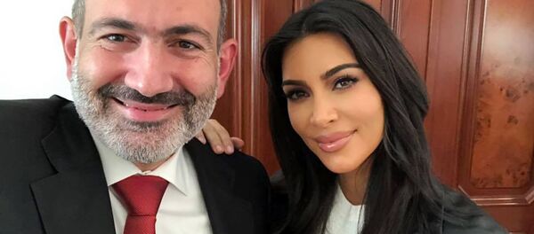 Селфи премьер-министра Никола Пашиняна и Ким Кардашьян - Sputnik Армения