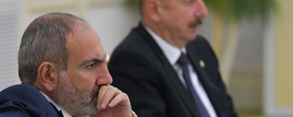 Премьер-министр Армении Никол Пашинян и президент Азербайджана Ильхам Алиев на заседании Совета глав государств СНГ (11 октября 2019). Ашхабад - Sputnik Արմենիա