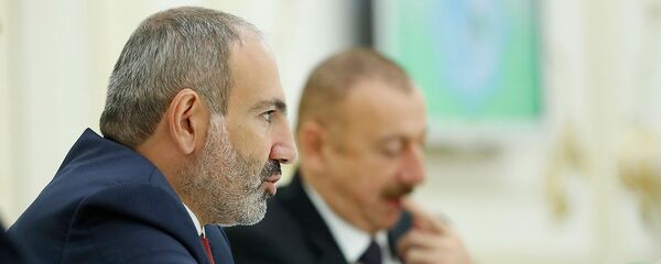 Премьер-министр Армении Никол Пашинян и президент Азербайджана Ильхам Алиев на заседании Совета глав государств СНГ (11 октября 2019). Ашхабад - Sputnik Արմենիա