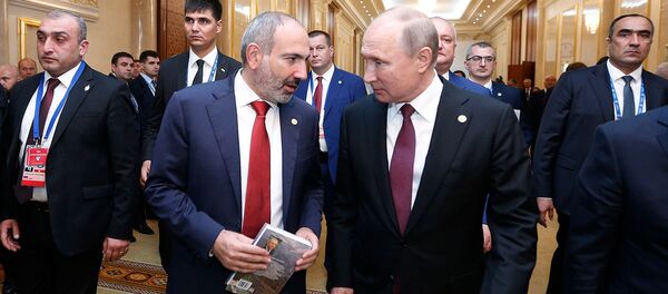Премьер-министр Армении Никол Пашинян и президент России Владимир Путин во время заседания Совета глав государств СНГ (11 октября 2019). Ашхабад - Sputnik Армения