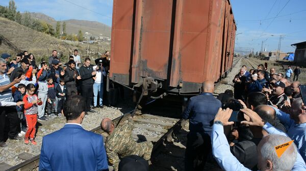 Վարազդատ Հակոբյանը նոր ռեկորդ է սահմանել. մարզիկը միջնամատով տեղաշարժել է բեռնատար վագոնը - Sputnik Արմենիա