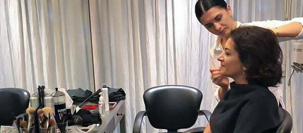 Бианка делает мейкап Анне Акопян в салоне красоты Вардана, Манхэттен, Нью-Йорк Бианка делает мейкап Анне Акопян в салоне красоты Вардана, Манхэттен, Нью-Йорк - Sputnik Արմենիա