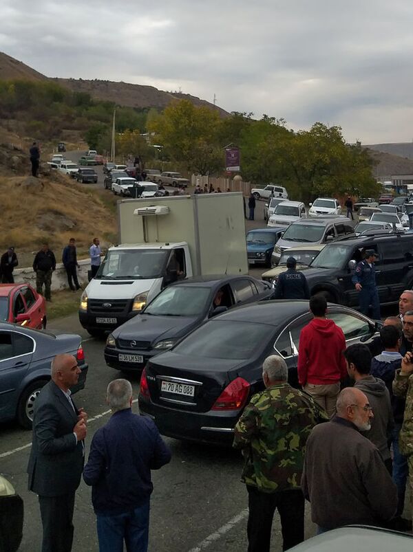 Шумиха все же началась: фермеры перекрыли трассу Ереван-Мегри из-за цен на виноград - Sputnik Армения