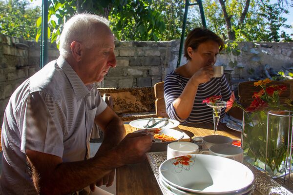 Традиционный, но экзотичный: туристы в восторге от странного армянского супа в Лори - Sputnik Армения