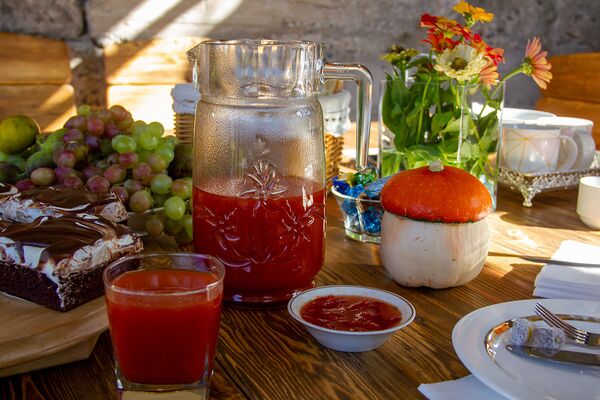 Վանաձորցի ընտանիքի թալիսմանը մասուրն է, կամ զբոսաշրջիկները հիացած են հայկական ապուրով - Sputnik Արմենիա