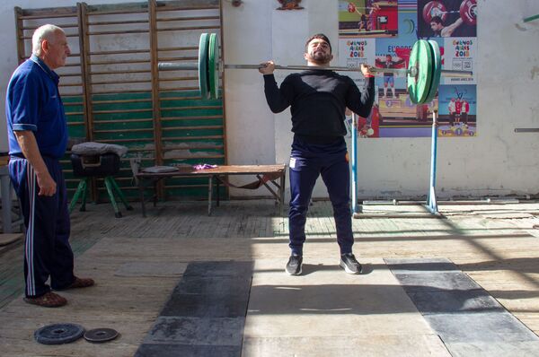 Ազգությամբ ադրբեջանցի, հոգով՝ հայ. էջմիածնեցի Ալիևի փառքի ճամփան Ազգությամբ ադրբեջանցի, հոգով՝ հայ. էջմիածնեցի Ալիևի փառքի ճամփան - Sputnik Արմենիա