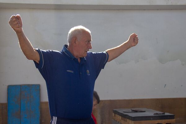  Алиева в Эчмиадзине знают и любят: как азербайджанец учит армян побеждать - Sputnik Армения