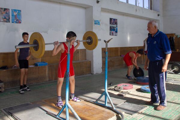 Ազգությամբ ադրբեջանցի, հոգով՝ հայ. էջմիածնեցի Ալիևի փառքի ճամփան Ազգությամբ ադրբեջանցի, հոգով՝ հայ. էջմիածնեցի Ալիևի փառքի ճամփան - Sputnik Արմենիա