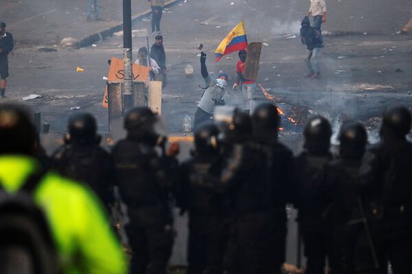 Президент Эквадора заявил о введении в Кито комендантского часа и военного контроля - Sputnik Армения