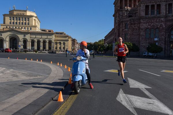 Ереванский марафон — ежегодный забег на марафонскую и полумарафонскую дистанции в Ереване - Sputnik Армения
