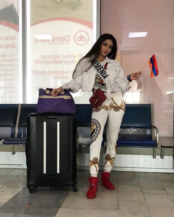 Заклевали на родине: красавица-модель Егорян из Кыргызстана хочет переехать в Армению Заклевали на родине: красавица-модель Егорян из Кыргызстана хочет переехать в Армению - Sputnik Армения