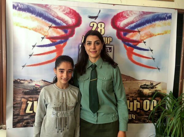 Մասնագիտությունը՝ կրթել հայրենասերի. ինչպես է ընկեր Հասմիկը ծառայում հայրենիքին Մասնագիտությունը՝ կրթել հայրենասերի. ինչպես է ընկեր Հասմիկը ծառայում հայրենիքին - Sputnik Արմենիա