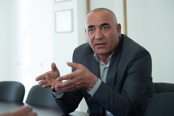 Как сбыть урожай и не разориться? В армянском Ахавнадзоре воюют с виноделами Как сбыть урожай и не разориться? В армянском Ахавнадзоре воюют с виноделами - Sputnik Армения