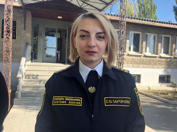 Գյումրիում մեքենաների մաքսազերծումն իրականացվում է առանց հերթի, վարորդին «ռաժոկ» պետք չէ Գյումրիում մեքենաների մաքսազերծումն իրականացվում է առանց հերթի, վարորդին «ռաժոկ» պետք չէ - Sputnik Արմենիա