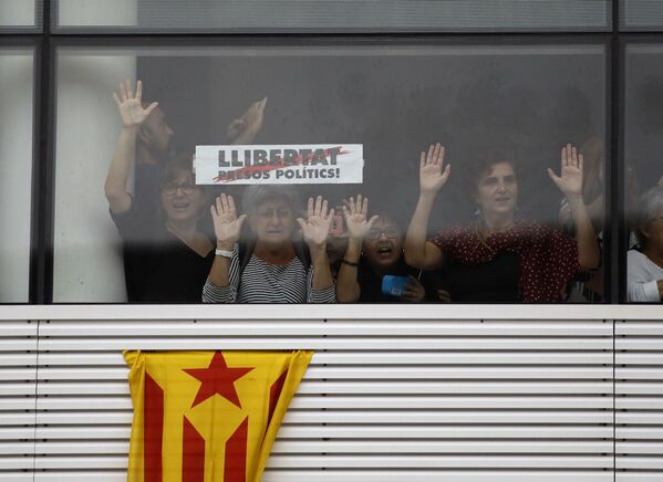 Участники протестов в Барселоне, Испания - Sputnik Армения