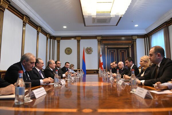 Премьер Грузии рассказал президенту Армении о своем настрое на сотрудничество - Sputnik Армения