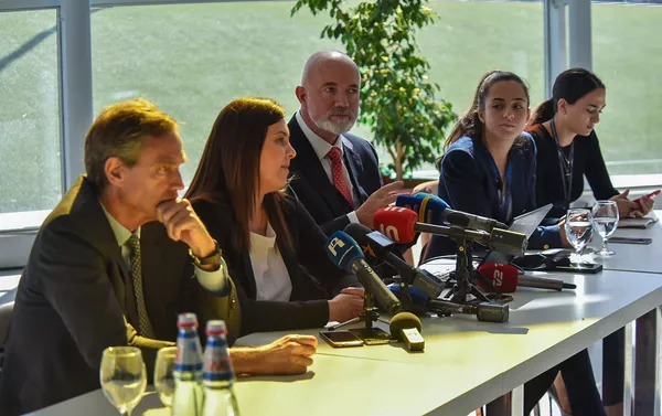 Пресс-конференция компании Ryanair в аэропорту Звартноц (16 октября 2019). Еревaн - Sputnik Армения