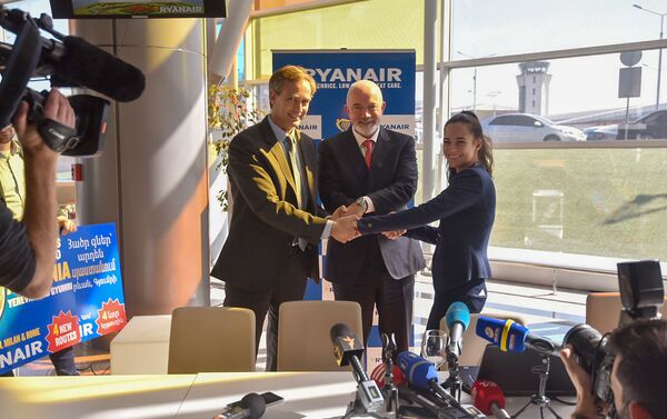 Ryanair ընկերության ասուլիսը Զվարթնոց միջազգային օդանավակայանում - Sputnik Արմենիա