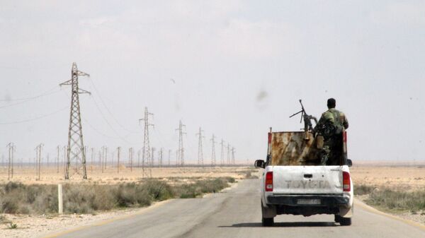 Сирийские военные на дороге Хомс-Ракка - Sputnik Армения