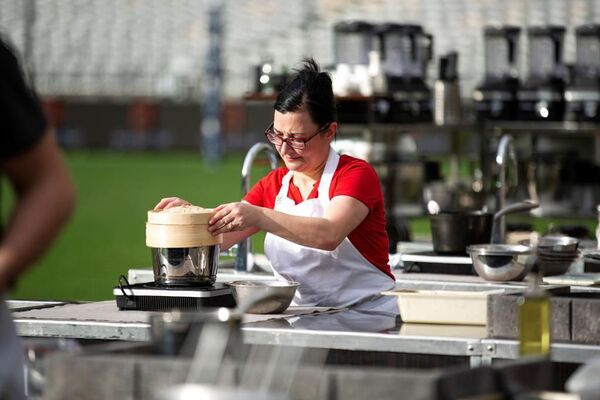 Вкусная слава: как толма из виноградных листьев сделала Ануш Заргарян звездой Австралии - Sputnik Армения
