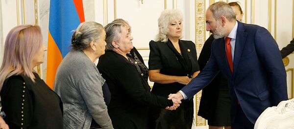 Премьер-министр Никол Пашинян встретился с матерями погибших солдат (17 октября 2019). Еревaн - Sputnik Արմենիա