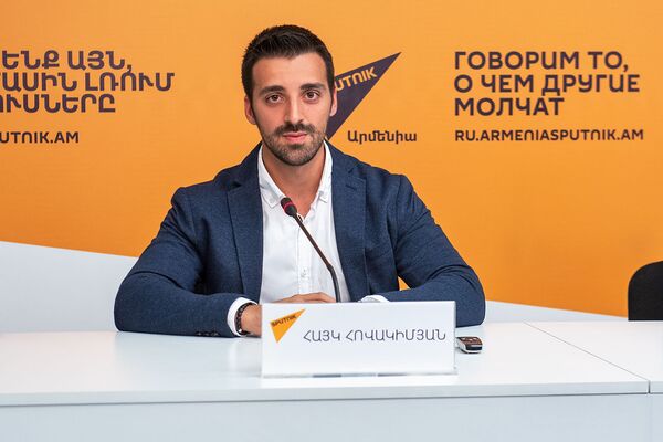 Турнир по дворовому футболу в Ереване: что ждет 16 самых резвых команд мальчиков и девочек - Sputnik Армения