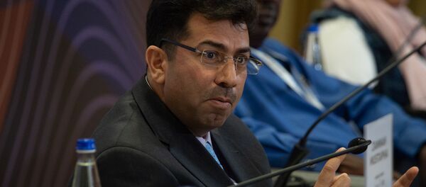 Соучредитель организации Luftbrücke Irak Мирза Диннайи на встрече героев Авроры с жителями столицы (17 октября 2019). Еревaн - Sputnik Армения