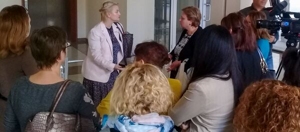 Замминистра ОНКС Аревик Анипиосян встретилась с бывшими сотрудниками распущенного Национального института образования (18 октября 2019). Еревaн - Sputnik Արմենիա