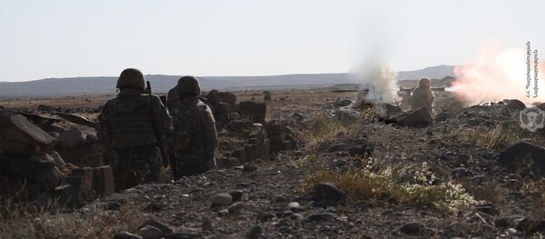 Армянские военнослужащие на тренировках по стрельбе Армянские военнослужащие на тренировках по стрельбе - Sputnik Արմենիա