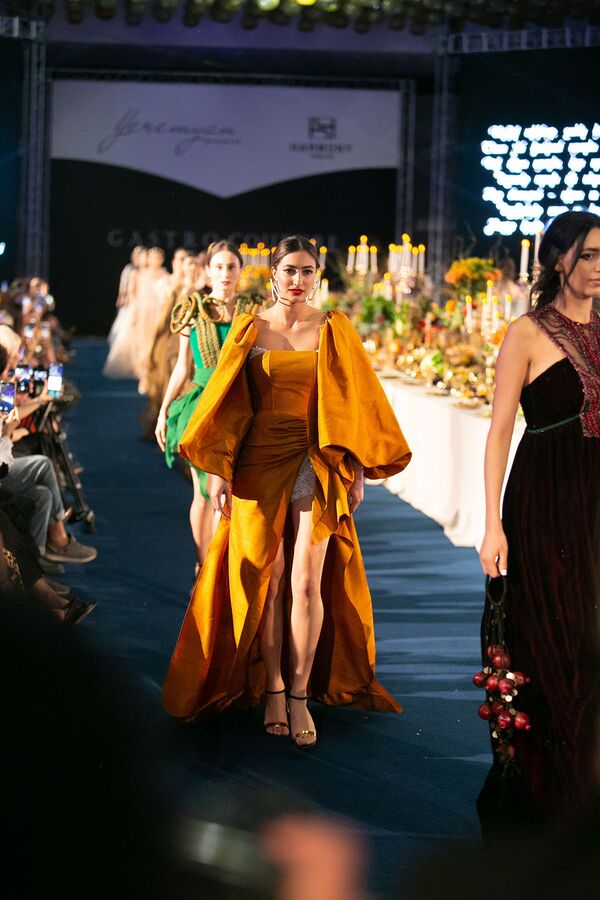 На перекрестке вкусной моды и модной кулинарии: в Ереване представили необычную коллекцию - Sputnik Армения