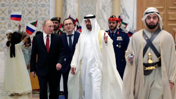 Президент РФ Владимир Путин и наследный принц Абу-Даби Мухаммед бен Заид Аль Нахайян на церемонии официальной встречи - Sputnik Արմենիա
