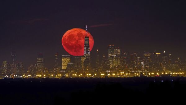 Восход кровавой луны над небоскребами Нью-Йорка - Sputnik Արմենիա