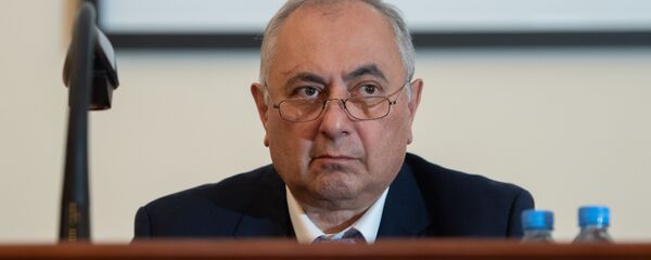 Директор медцентра Измирлян Армен Чарчян на армяно-российском форуме по здравоохранению (21 октября 2019). Еревaн - Sputnik Армения