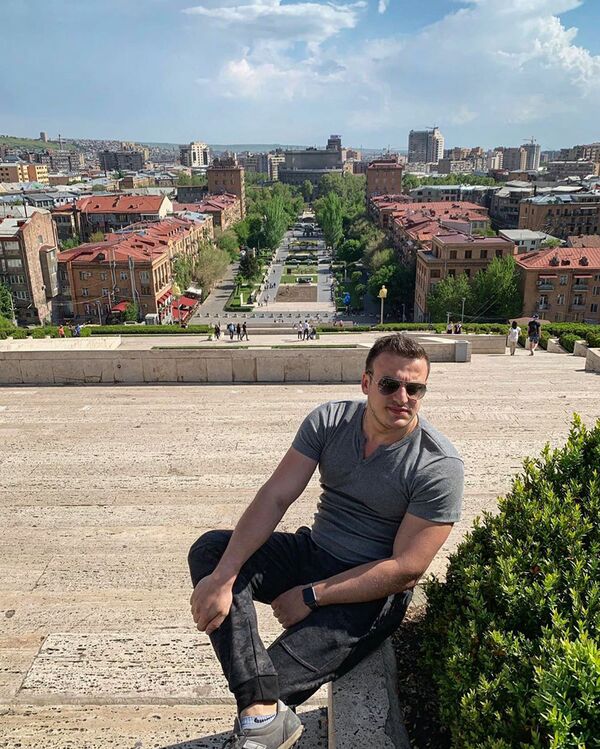 «Ախպեր ջան, մի վախի. ես քո հետ եմ թռնում». ինչպես մի կատակն աստղ դարձրեց օդաչու Մկրտչյանին «Ախպեր ջան, մի վախի. ես քո հետ եմ թռնում». ինչպես մի կատակն աստղ դարձրեց օդաչու Մկրտչյանին - Sputnik Արմենիա