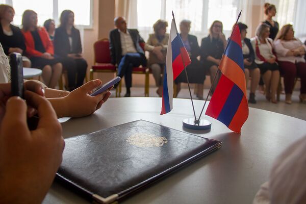 У Армении великое будущее: в Ереванской школе N181 открыли центр русского языка - Sputnik Армения