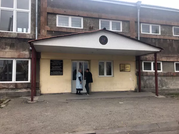 Скандал вокруг дома-интерната в Гюмри: персонал возмущен позицией Минтруда Армении Скандал вокруг дома-интерната в Гюмри: персонал возмущен позицией Минтруда Армении - Sputnik Армения