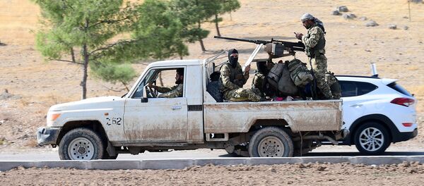 Поддерживаемые Турцией сирийские повстанцы в турецком пограничном городе Джейланпинар (21 октября 2019). Шанлыурфа Поддерживаемые Турцией сирийские повстанцы в турецком пограничном городе Джейланпинар (21 октября 2019). Шанлыурфа - Sputnik Армения