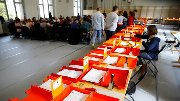 Бюллетени федеральных выборов в Швейцарии в окружном избирательном бюро Stadtkreis 3 (20 октября 2019). Цюрих - Sputnik Արմենիա