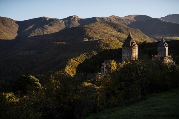 Монастырь Татев в Сюникской области Армении. - Sputnik Армения