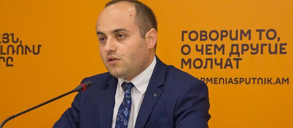 Гарик Мисакян на пресс-конференции по теме Как скажутся вторжение Турции в Сирию, реакция Ирана на ситуацию в регионе (23 октября 2019). Еревaн Гарик Мисакян на пресс-конференции по теме Как скажутся вторжение Турции в Сирию, реакция Ирана на ситуацию в регионе (23 октября 2019). Еревaн - Sputnik Արմենիա