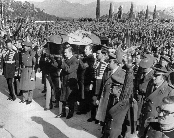 «5 րոպե Արմեն Դուլյանի հետ». Գեներալ Ֆրանկոյի աճյունը հանվում է Նահատակների հովտից - Sputnik Արմենիա