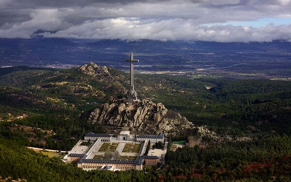 «5 րոպե Արմեն Դուլյանի հետ». Գեներալ Ֆրանկոյի աճյունը հանվում է Նահատակների հովտից - Sputnik Արմենիա