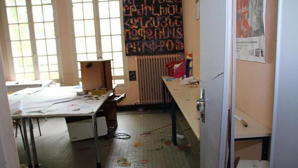 Нападение на армянскую гимназию Самюэль Мурат во Франции - Sputnik Армения