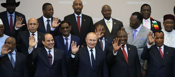 Президент РФ Владимир Путин на церемонии совместного фотографирования с главами делегаций государств-участников саммита Россия - Африка (24 октября 2019). Сочи - Sputnik Արմենիա