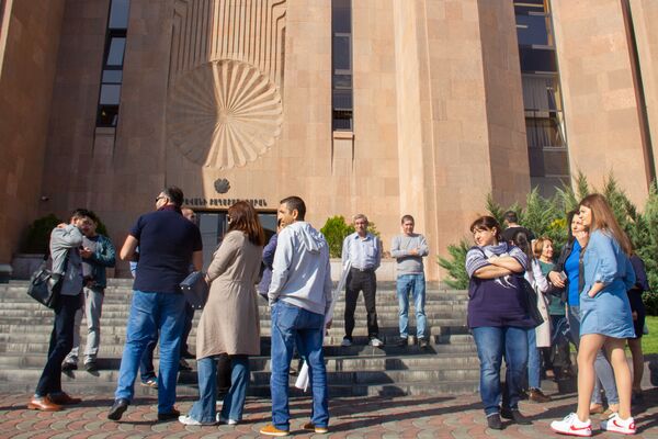 «Բարձրացող» Երևան. 16-հարկանին բարկացրել է բնակիչներին, քաղաքապետարանը խախտում չի գտել - Sputnik Արմենիա